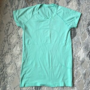 Lululemon short sleeve T-shirt